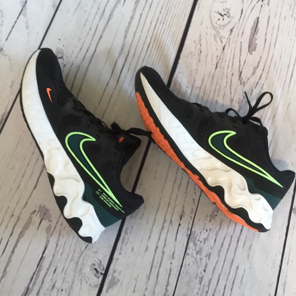 Nike Renew tennis shoes main image 10